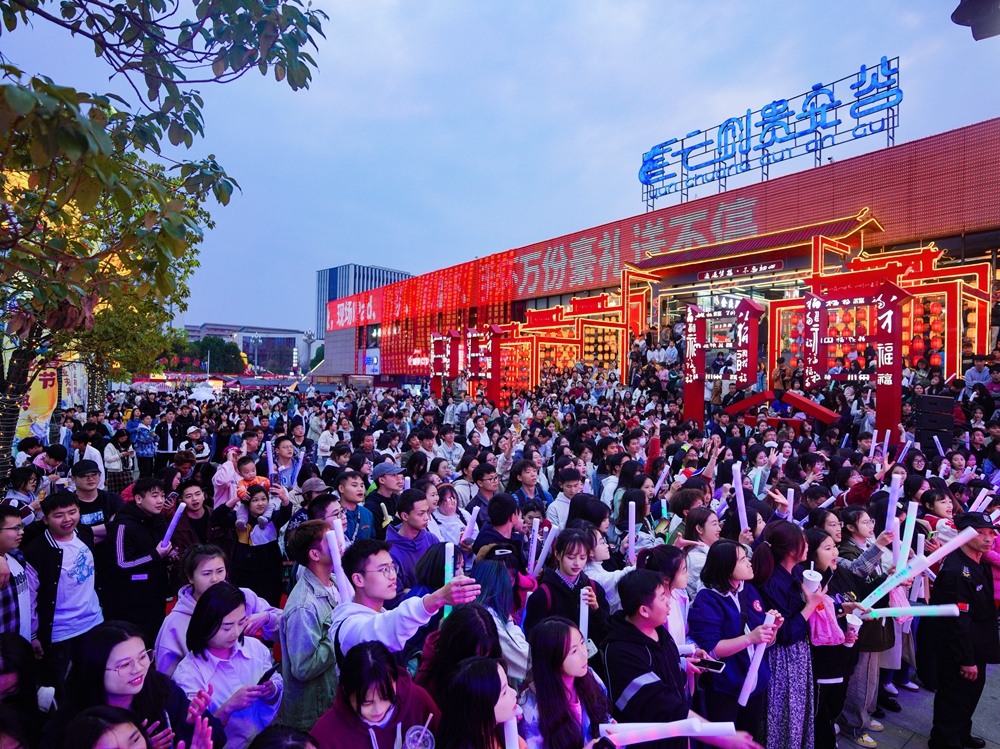 云創(chuàng)貴安谷開業(yè)慶典暨云創(chuàng)電音節(jié)(云創(chuàng)貴安谷開業(yè)揭牌儀式)(圖7) 云創(chuàng)貴安谷開業(yè)慶典暨云創(chuàng)電音節(jié)(云創(chuàng)貴安谷開業(yè)揭牌儀式)(圖7)