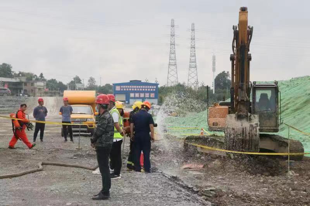 2022年安全生產(chǎn)月燃?xì)庑孤?yīng)急救援演練活動(圖7) 2022年安全生產(chǎn)月燃?xì)庑孤?yīng)急救援演練活動(圖7)